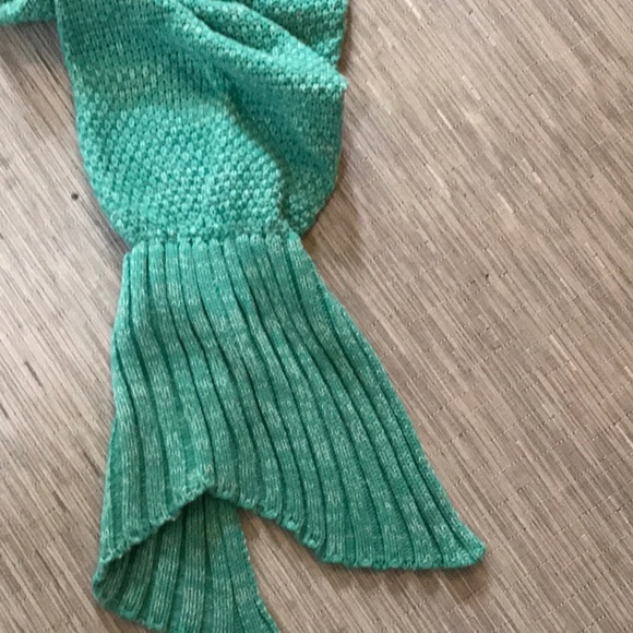 NWT Mermaid tail blanket for girls. Sea green - Picture 3 of 4